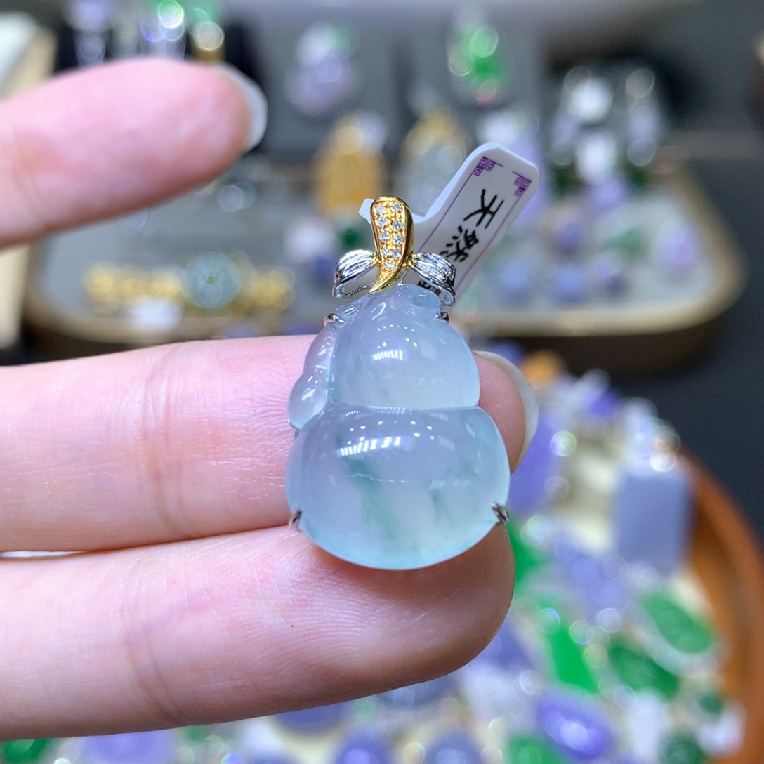 【闪购商品】翡翠颈饰18K金镶嵌翡翠吊坠项链