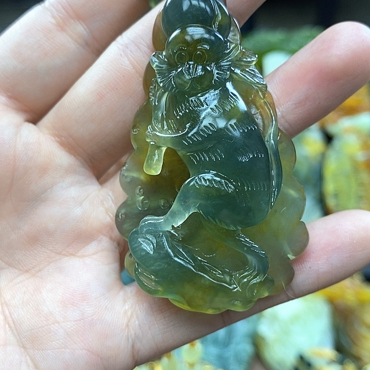 蛇纹石玉未镶嵌颈饰