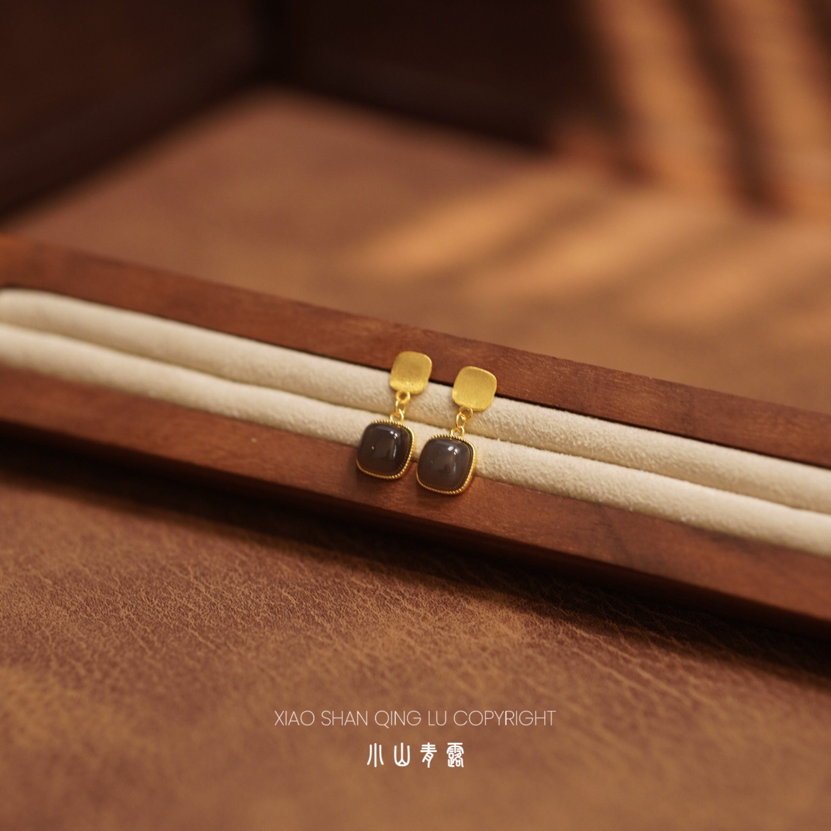  【RHY1907】和田玉烟紫方形拉丝耳钉 S925银镀金镶嵌