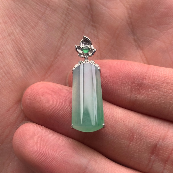 翡翠颈饰18K金镶嵌翡翠挂件