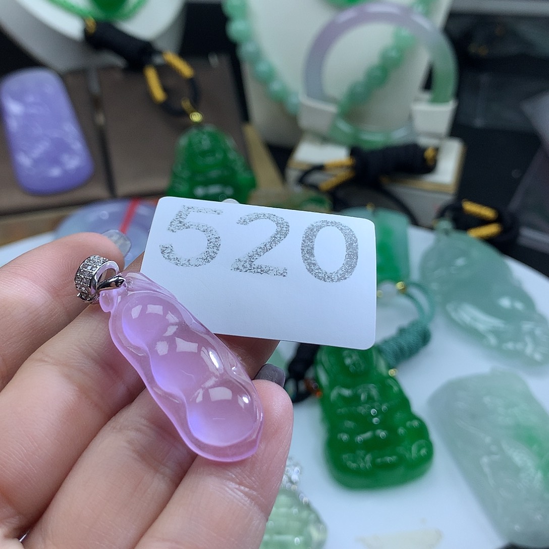 翡翠未镶嵌吊坠(赠链)