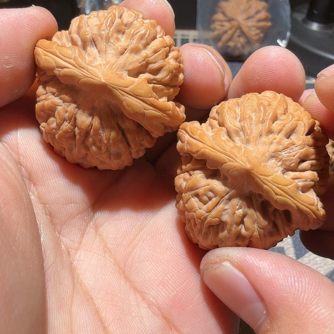 文玩核桃把件莲花