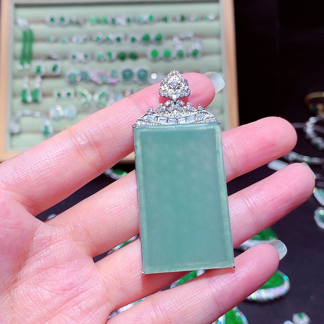 【闪购商品】翡翠吊坠(不含链)未镶嵌