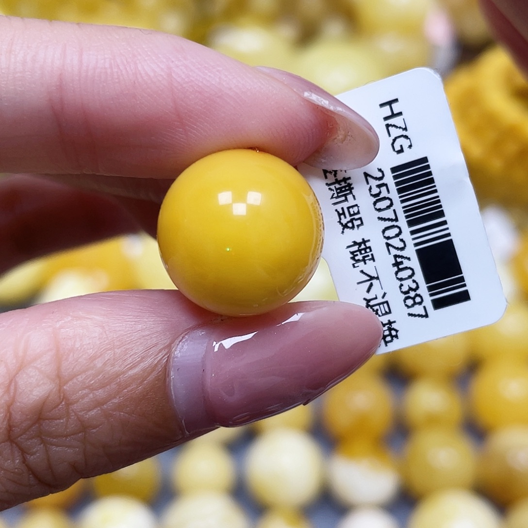 虎***人蜜蜡未镶嵌裸石14.9mm瑕
