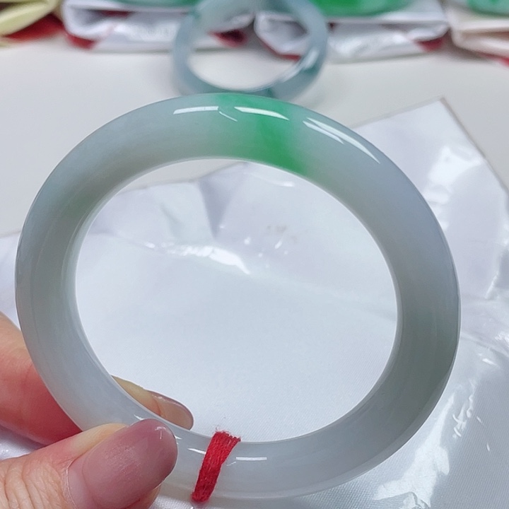 翡翠手镯（圆镯）未镶嵌