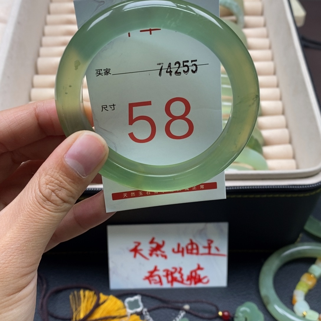 蛇纹石玉手镯未镶嵌