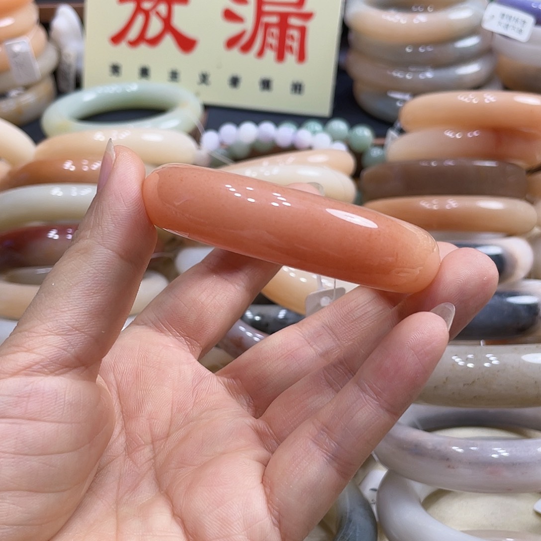 未镶嵌手镯石英岩玉妘*