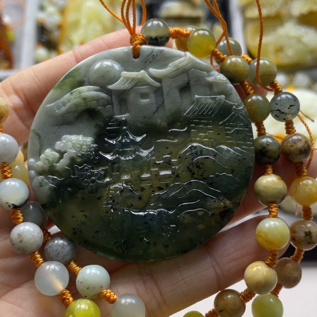 蛇纹石玉颈饰未镶嵌