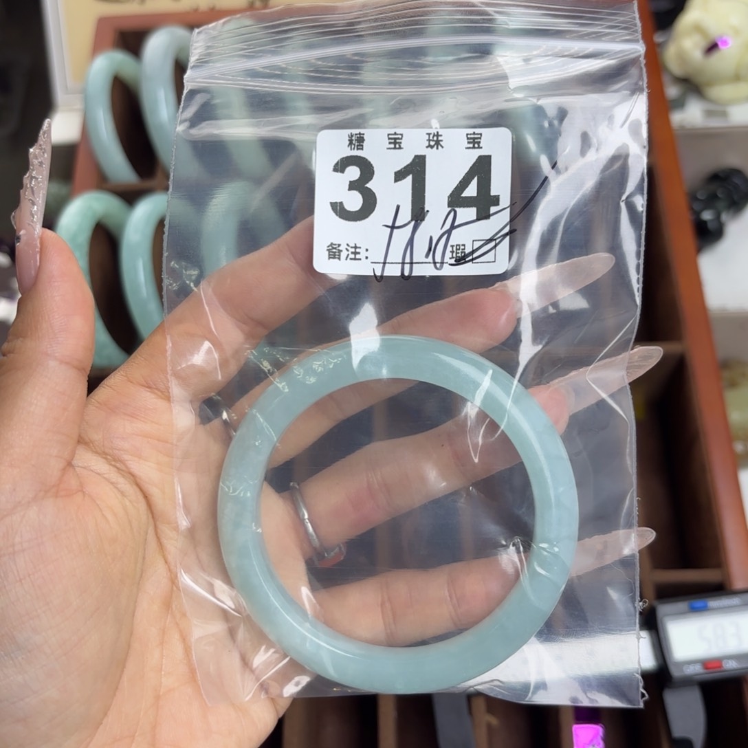 未镶嵌蛇纹石玉手镯兰*