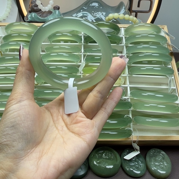 涓***水岫玉未镶嵌手镯岫玉