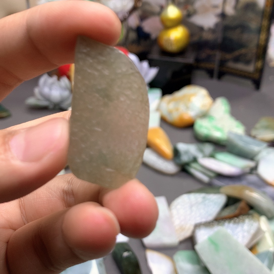 翡翠耳饰未镶嵌翡翠