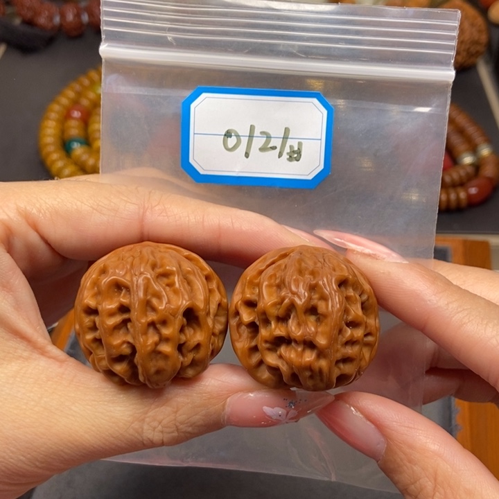 文玩核桃吊坠菩提