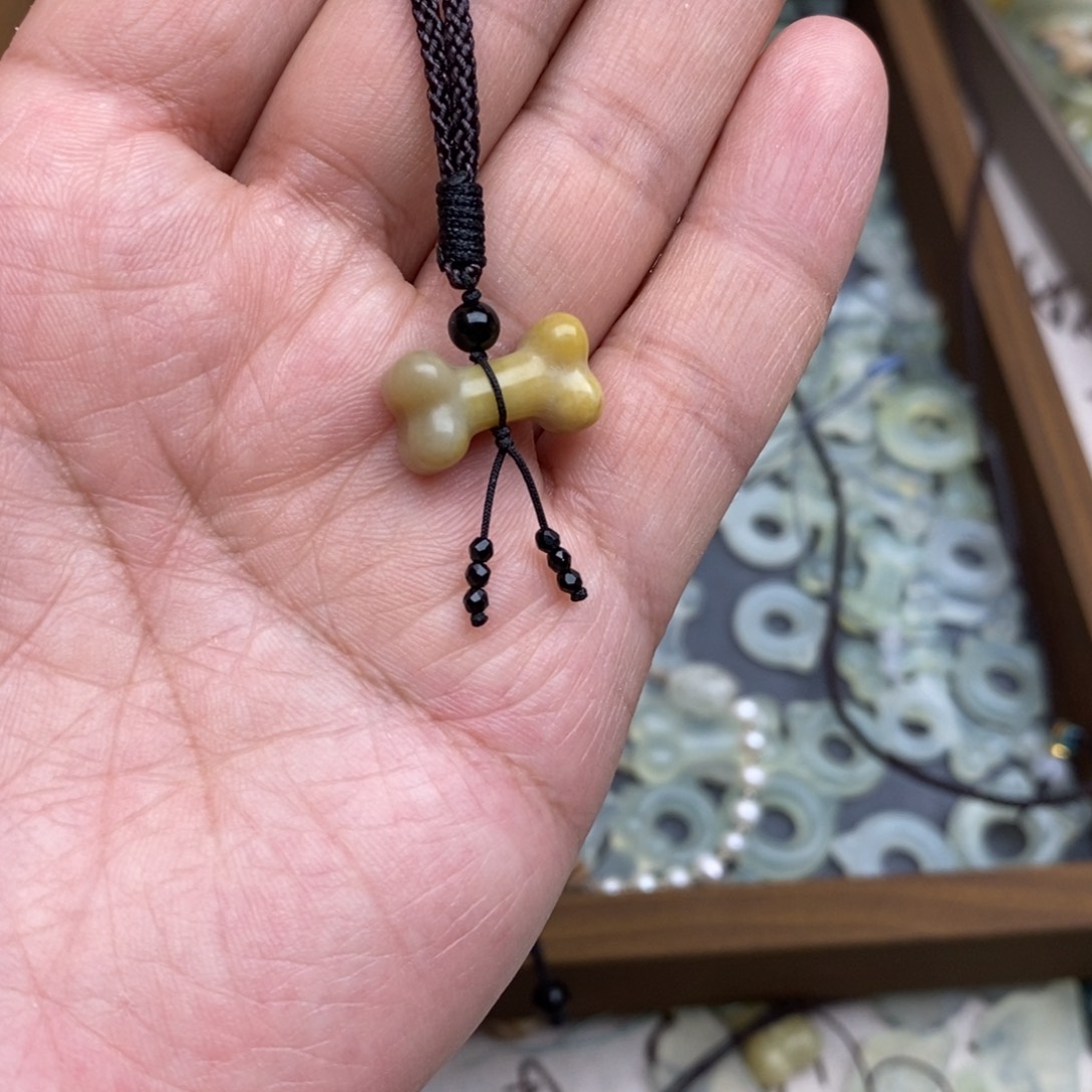 岫玉假一赔十，默认微瑕，不退不换未镶嵌