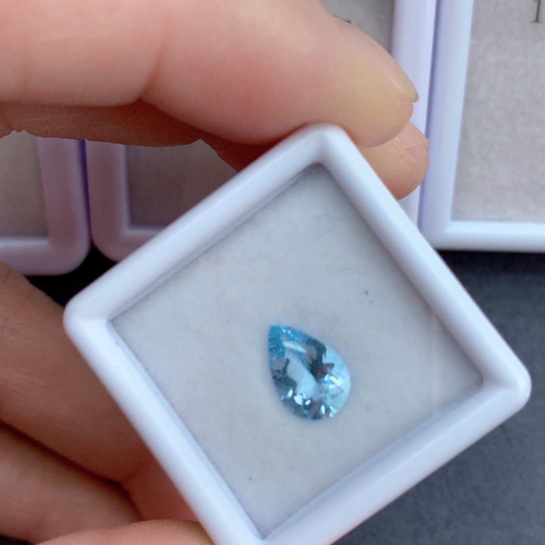 海蓝宝石笔搁未镶嵌1.03克拉裸石