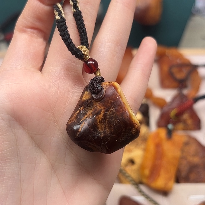 琥珀珠宝奇石未镶嵌