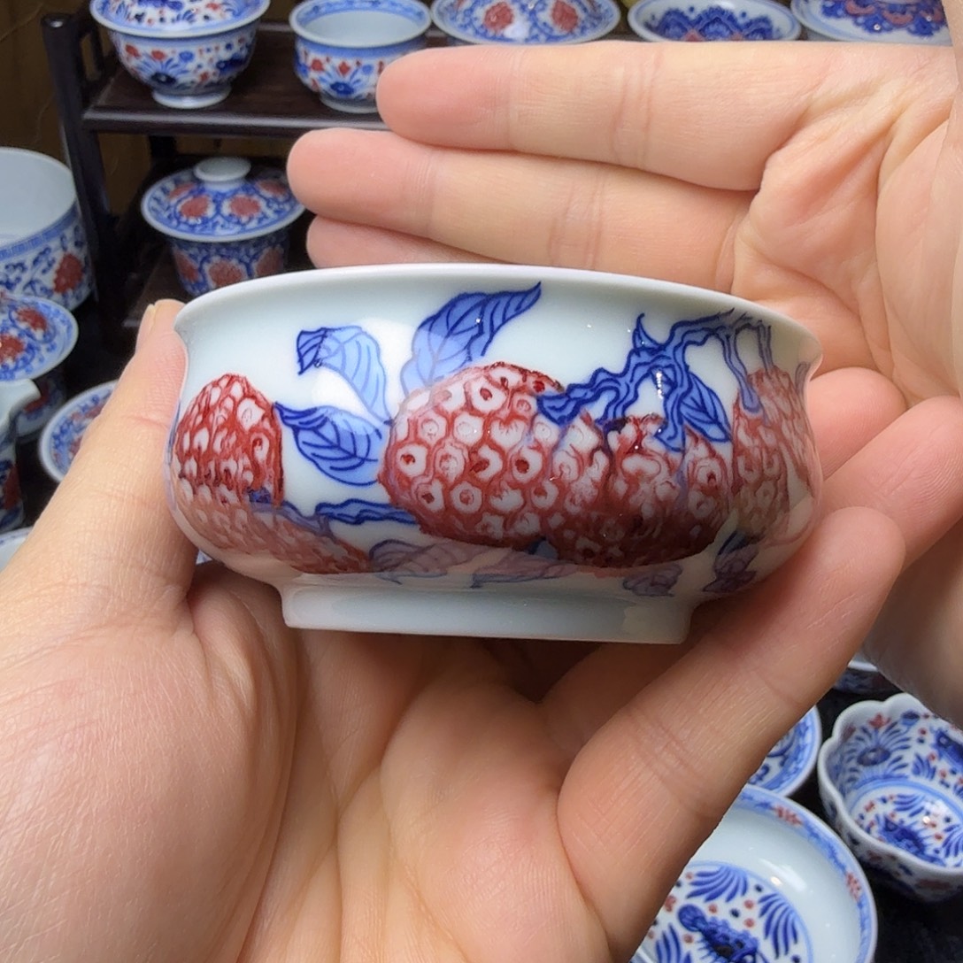 青花釉里红卢氏杯微瑕