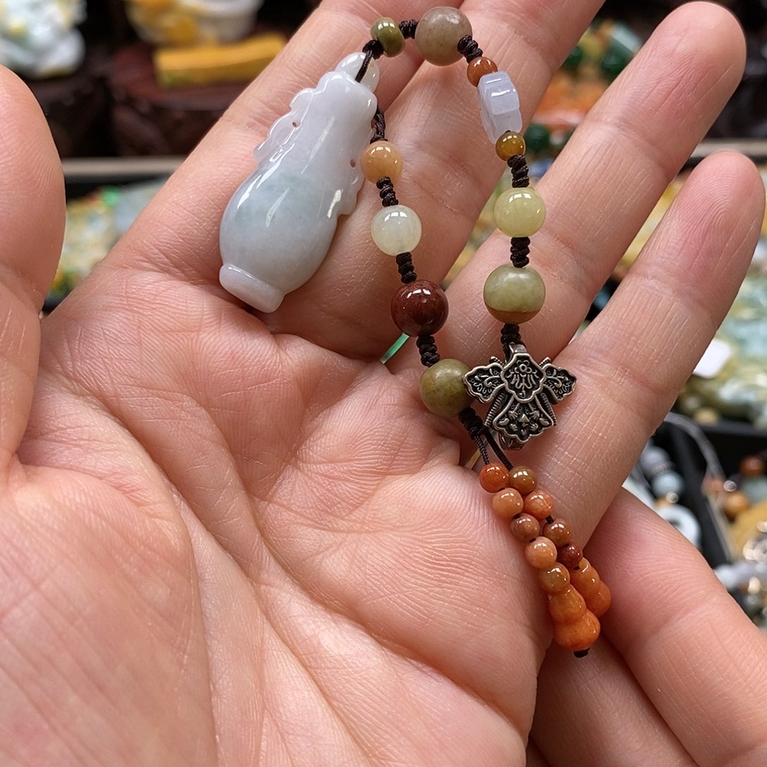 翡翠颈饰未镶嵌翡翠