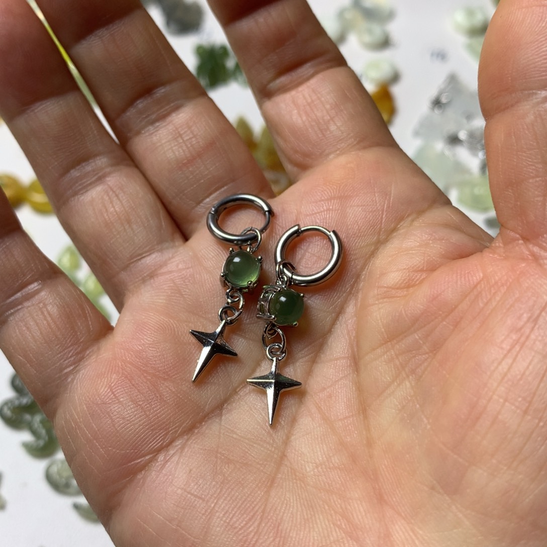 蛇纹石玉未镶嵌耳坠