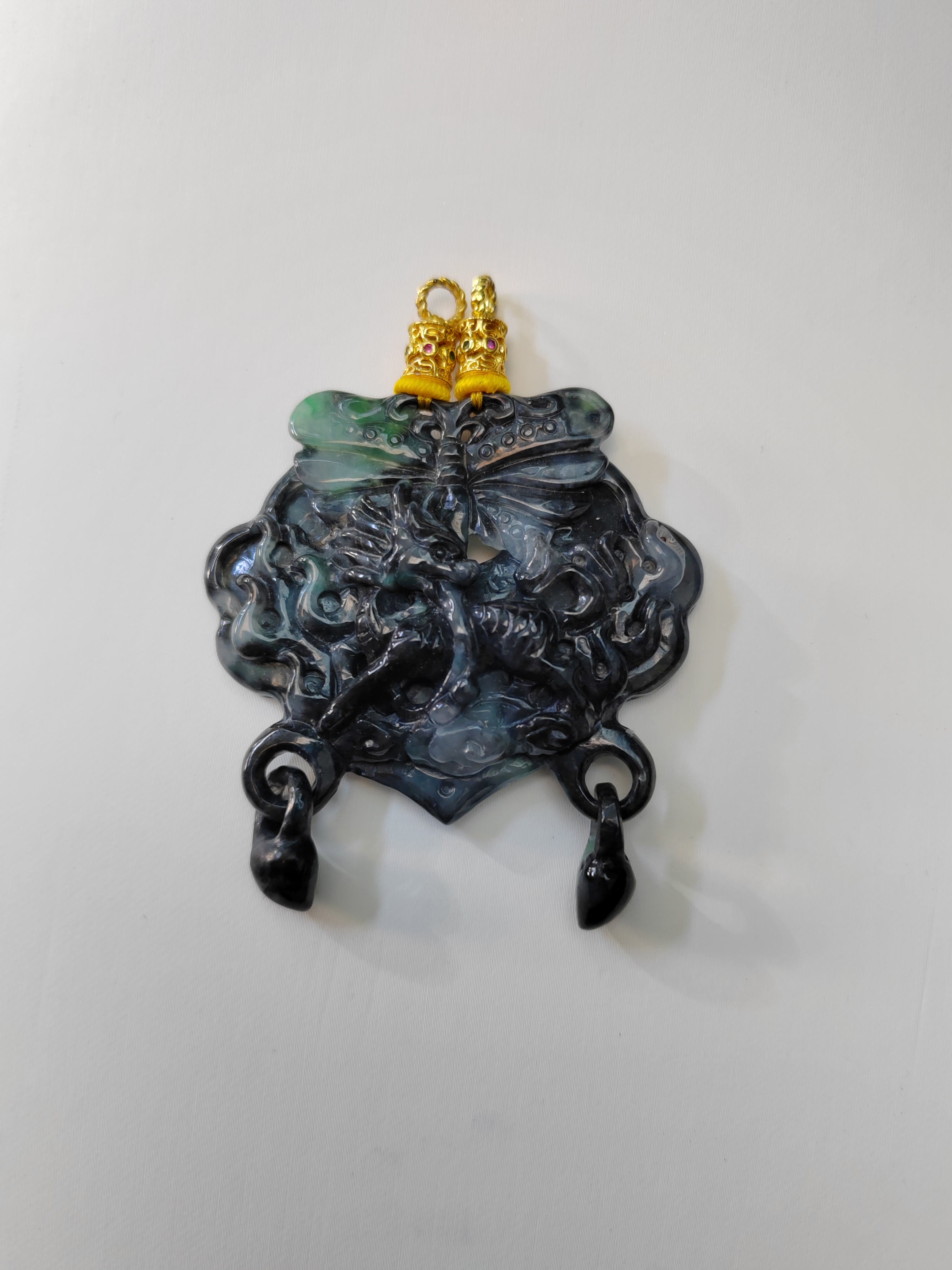 翡翠乌鸡吊双锁吊坠