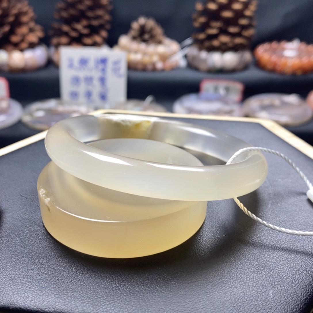 不***肥玛瑙/玉髓未镶嵌手镯（圆镯）