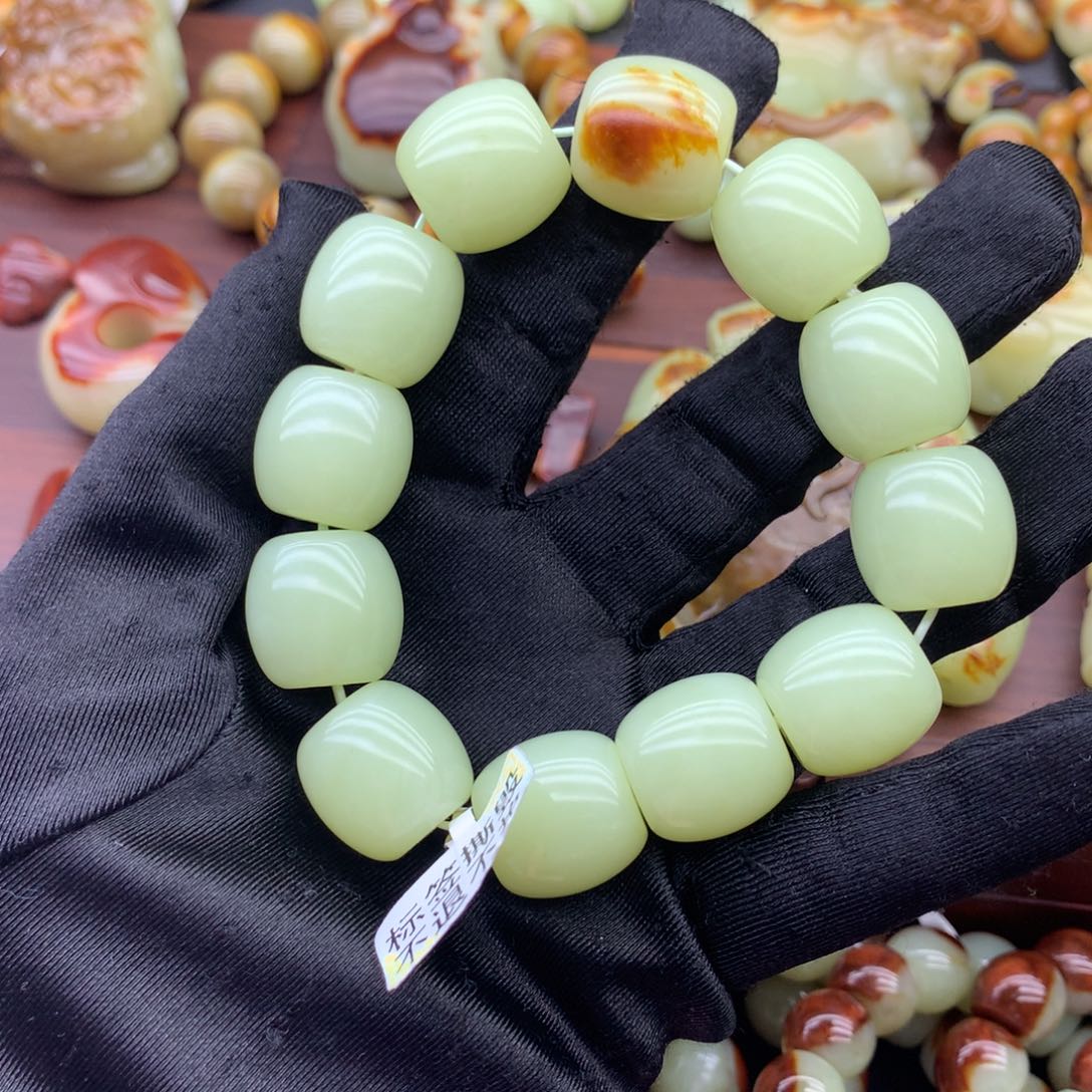 未镶嵌手链岫岩河磨玉（透闪石质玉）天***勤