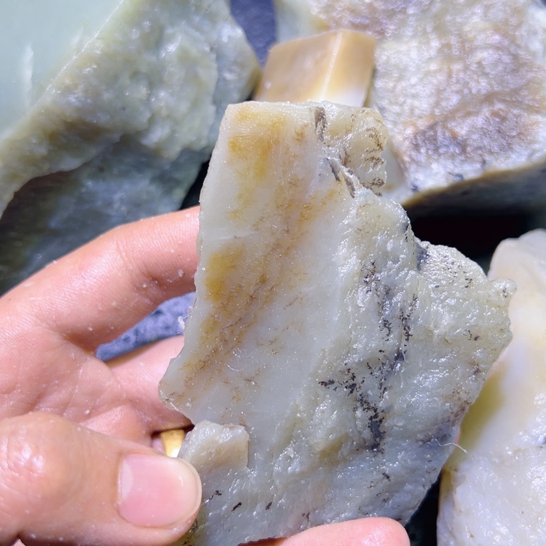 和田玉未镶嵌珠宝半成品