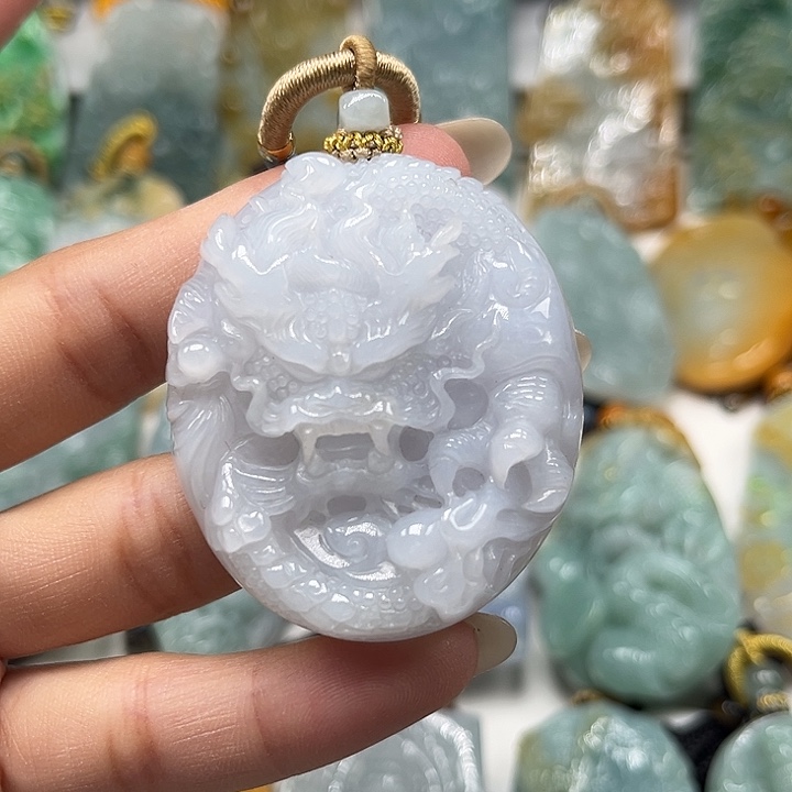 翡翠未镶嵌颈饰龙牌