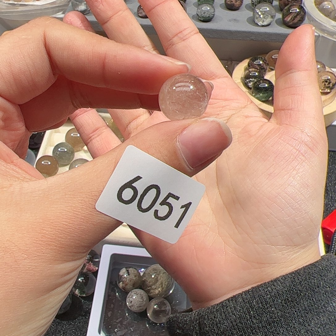 大***子水晶未镶嵌大型摆件（非配饰）