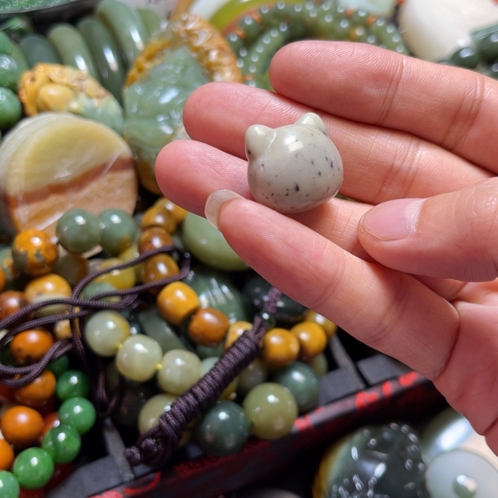 岫岩河磨玉（透闪石质玉）未镶嵌颈饰