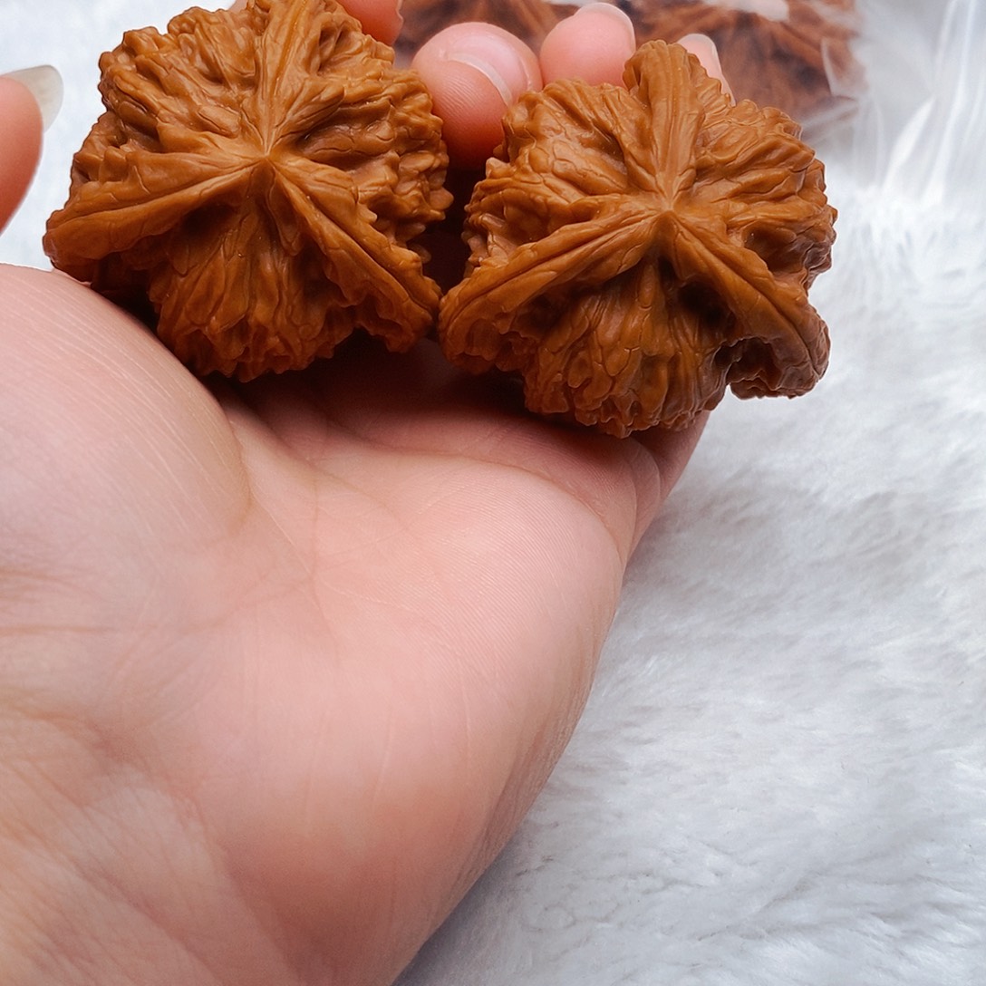 亮***儿文玩核桃吊坠三棱