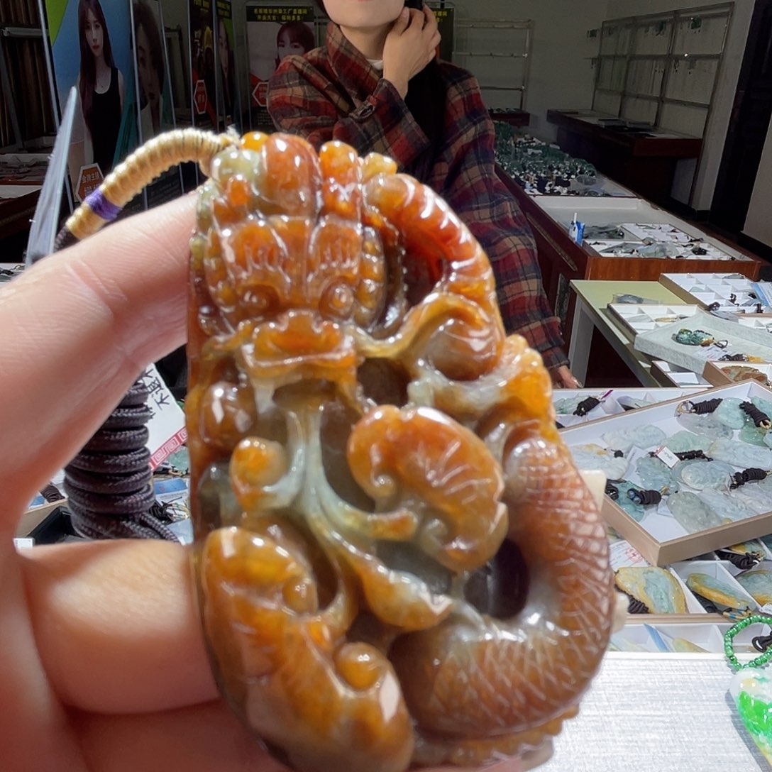 翡翠未镶嵌颈饰一