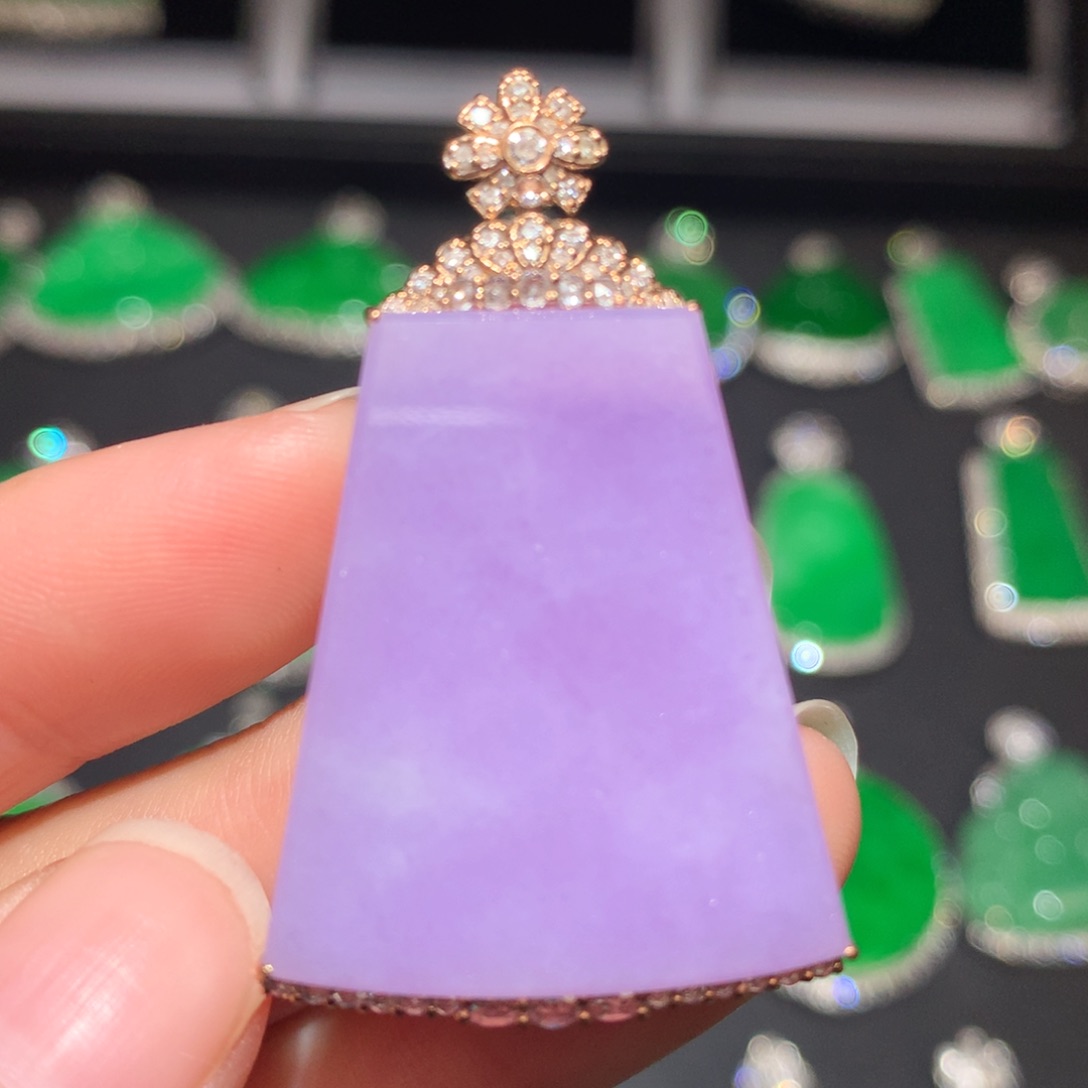 翡翠颈饰18K金镶嵌翡翠