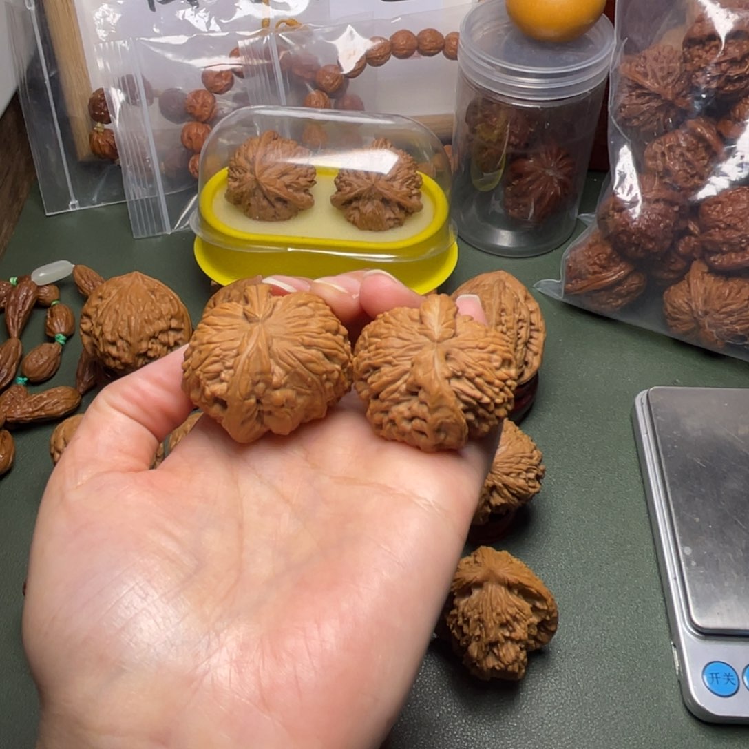 文玩核桃吊坠白狮子异形