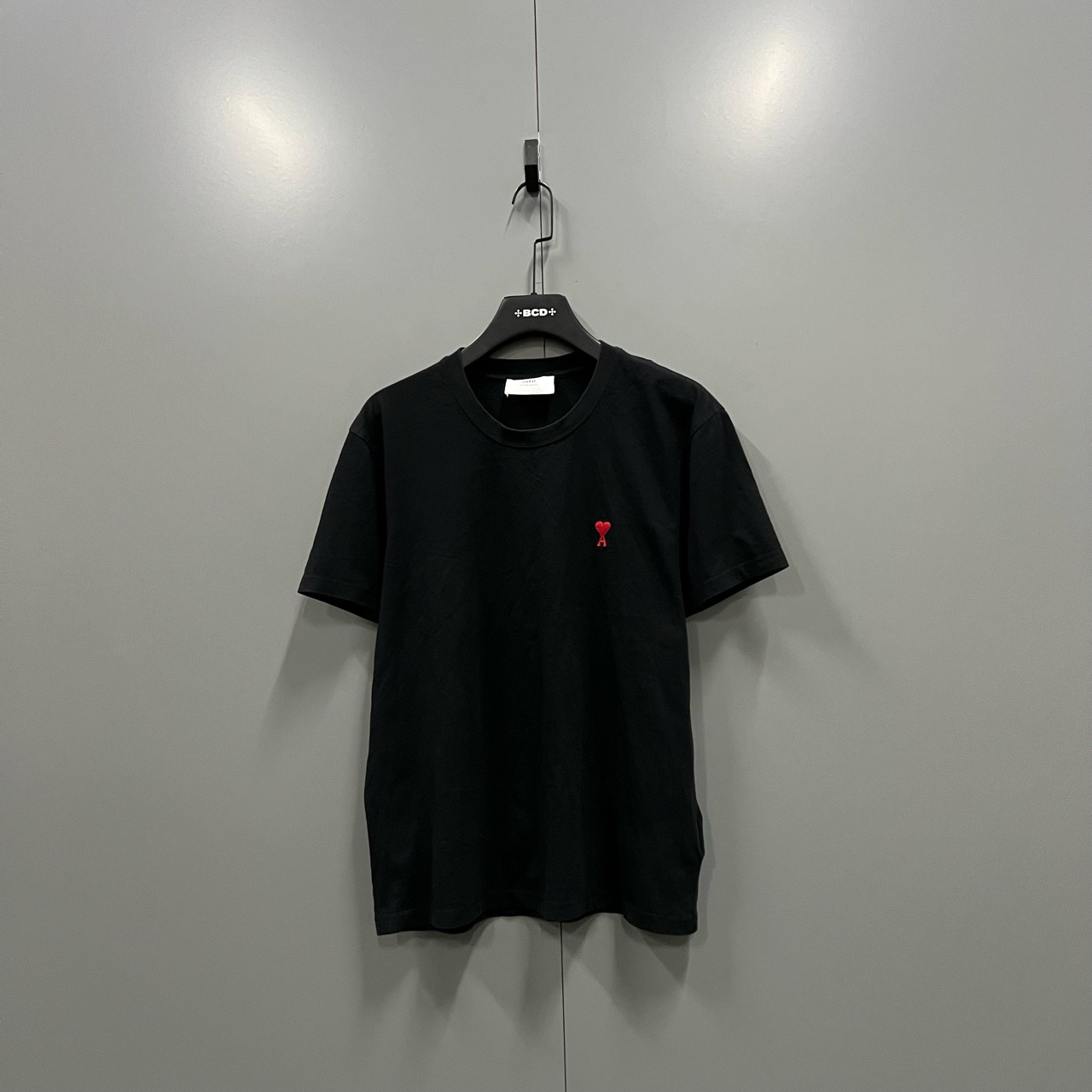 95新 AMIPARIS (cc）黑色红心刺绣短袖 L码/95新
