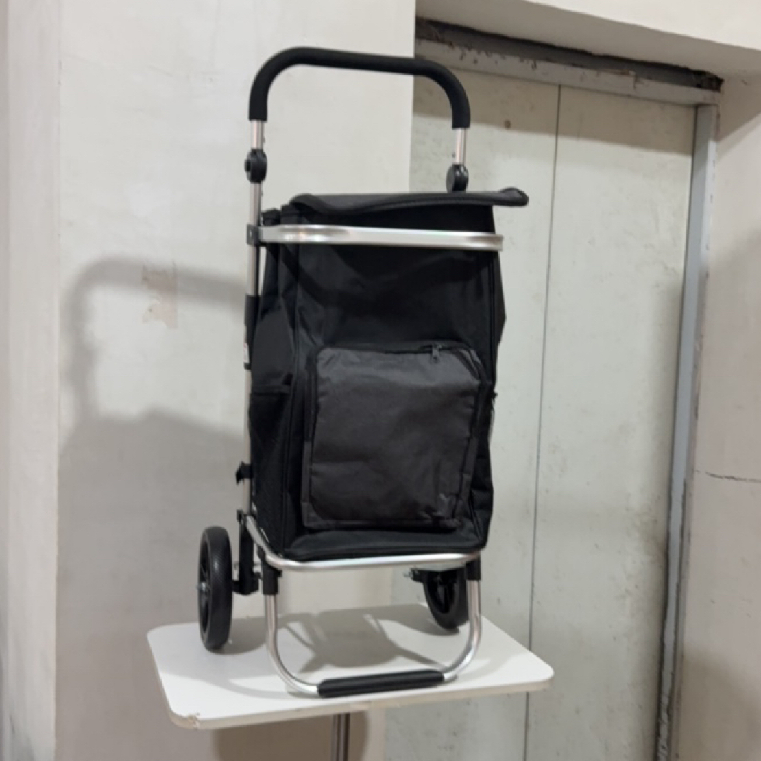黑色红色混发家用买菜车