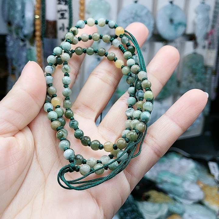 颈饰足铂镶嵌翡翠翡翠