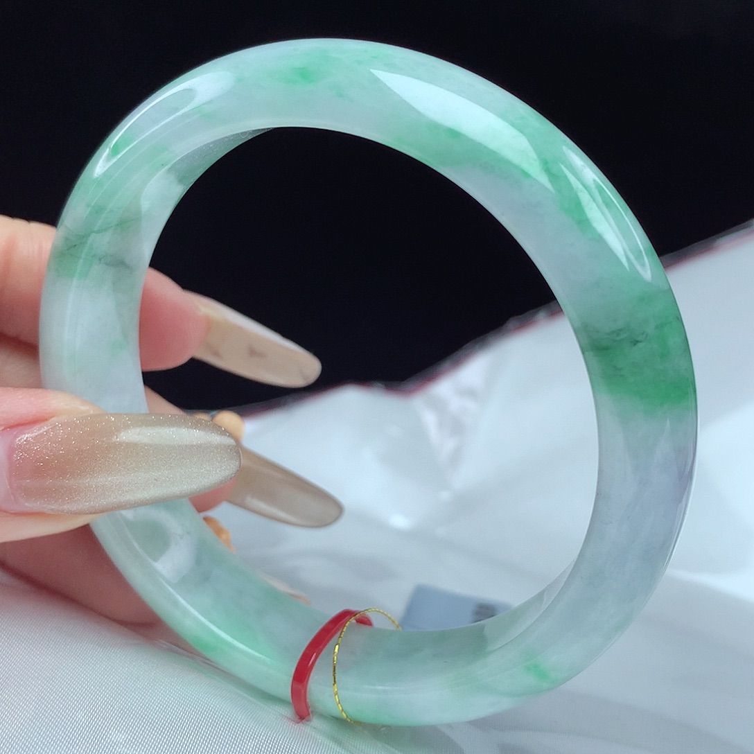 翡翠手镯未镶嵌57圈8326