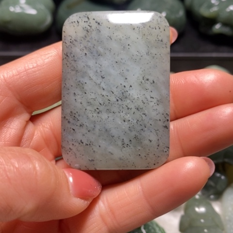 颈饰未镶嵌和田玉（糖玉）