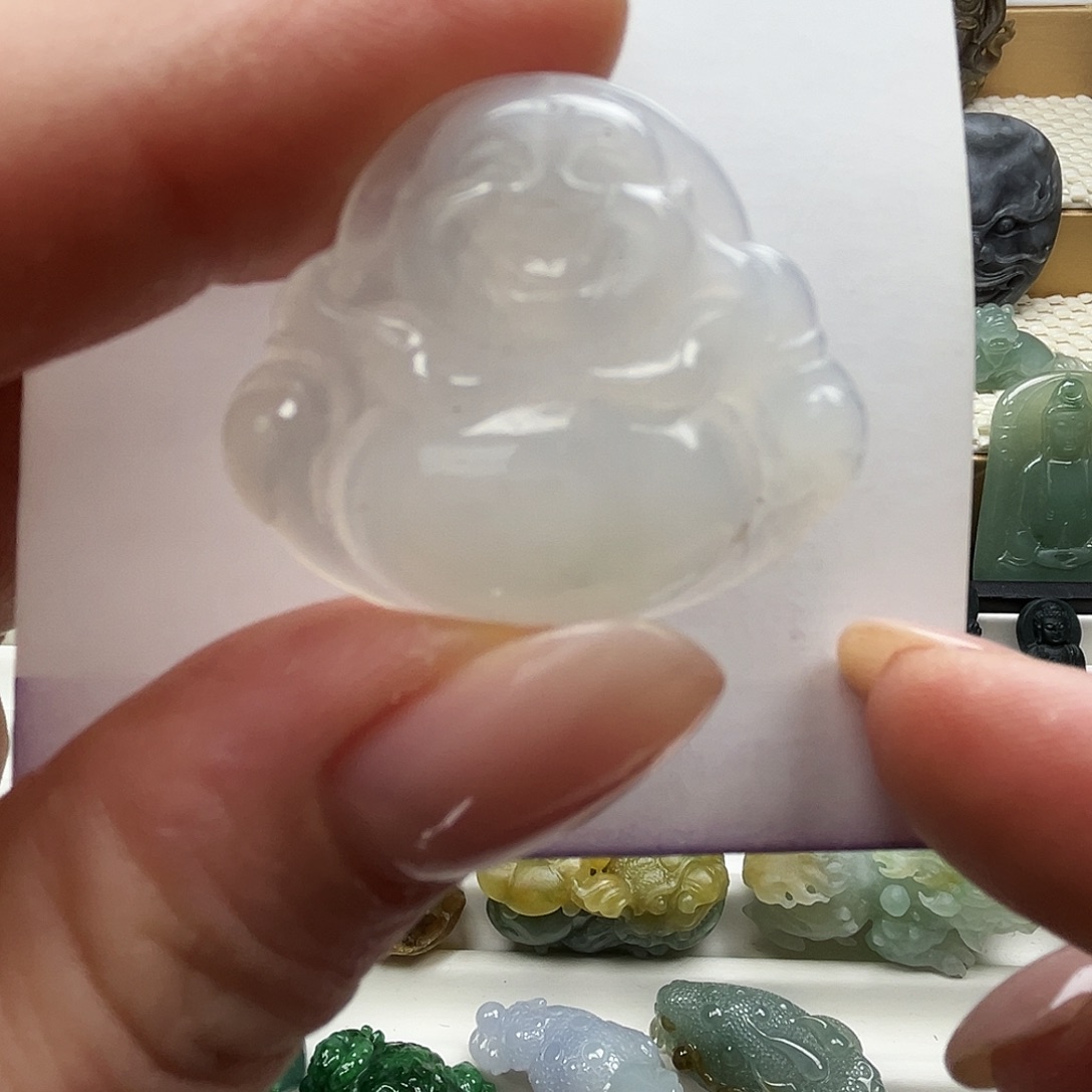 翡翠未镶嵌颈饰佛公