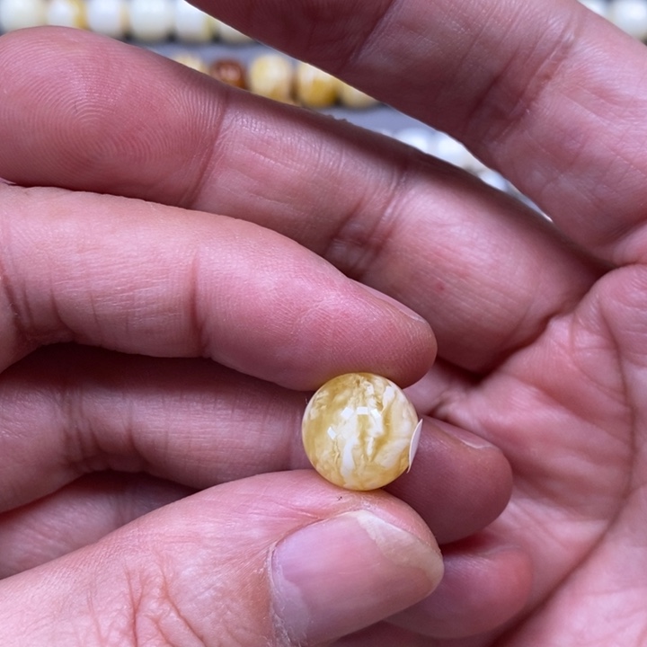泽***泽琥珀未镶嵌裸石圆珠