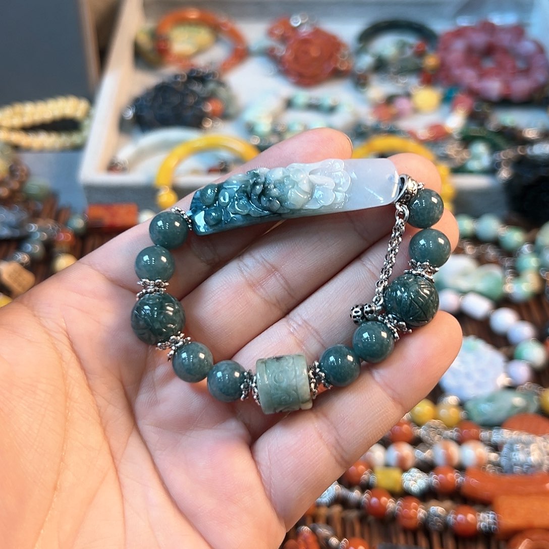 翡翠颈饰未镶嵌蓉***坊