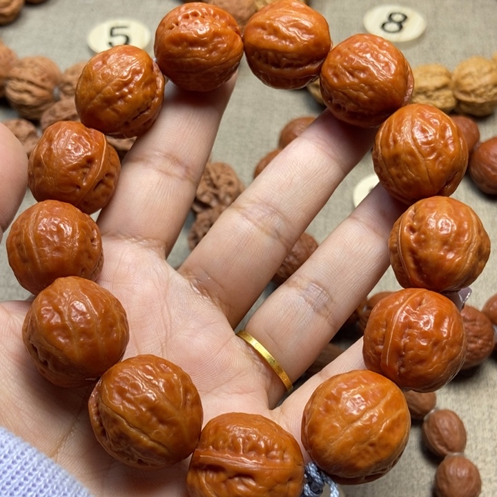 文玩核桃吊坠油皮光头