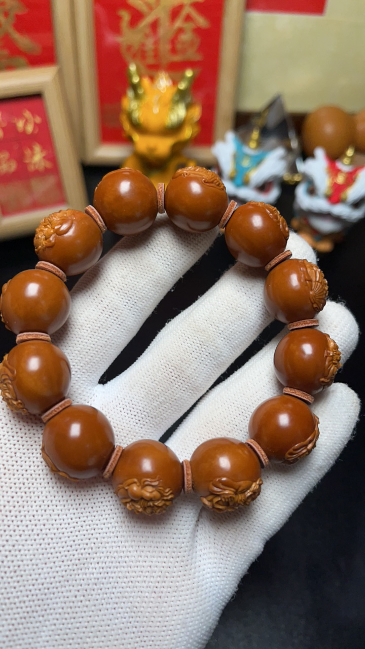 1.8正圆浮雕钟馗橄榄核手串