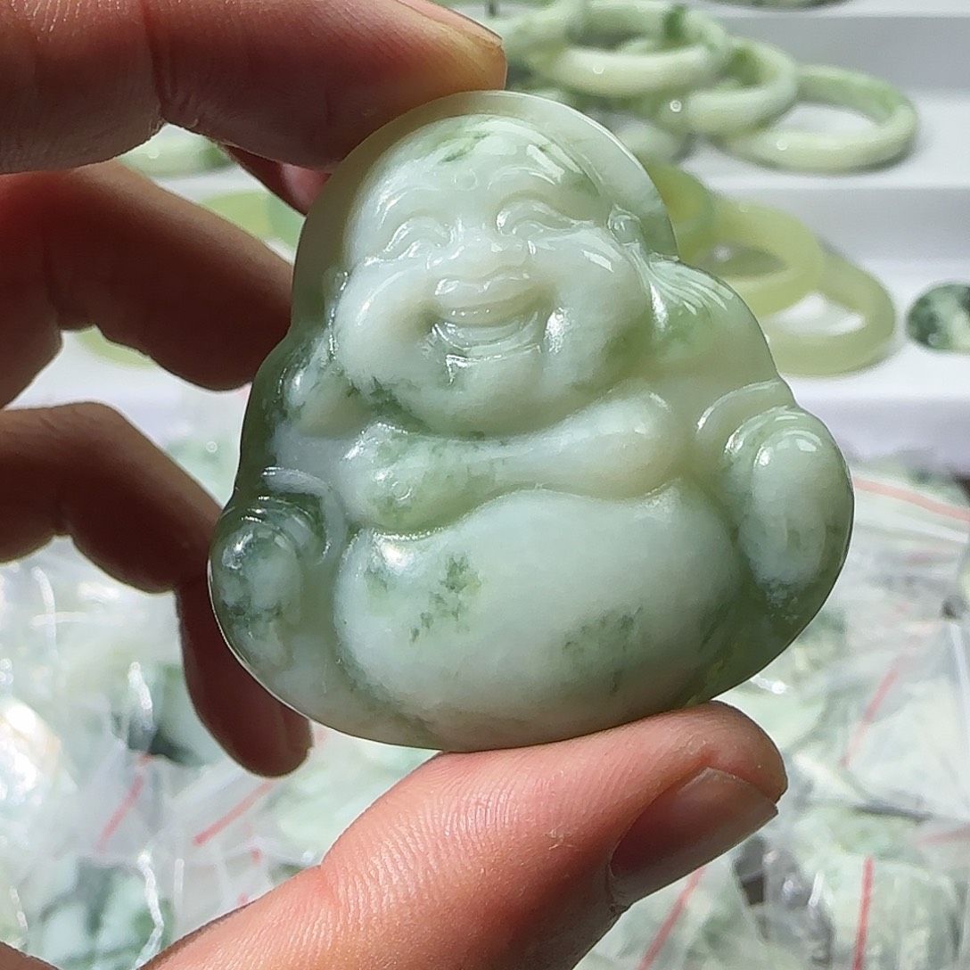 透闪石-蛇纹石玉未镶嵌颈饰