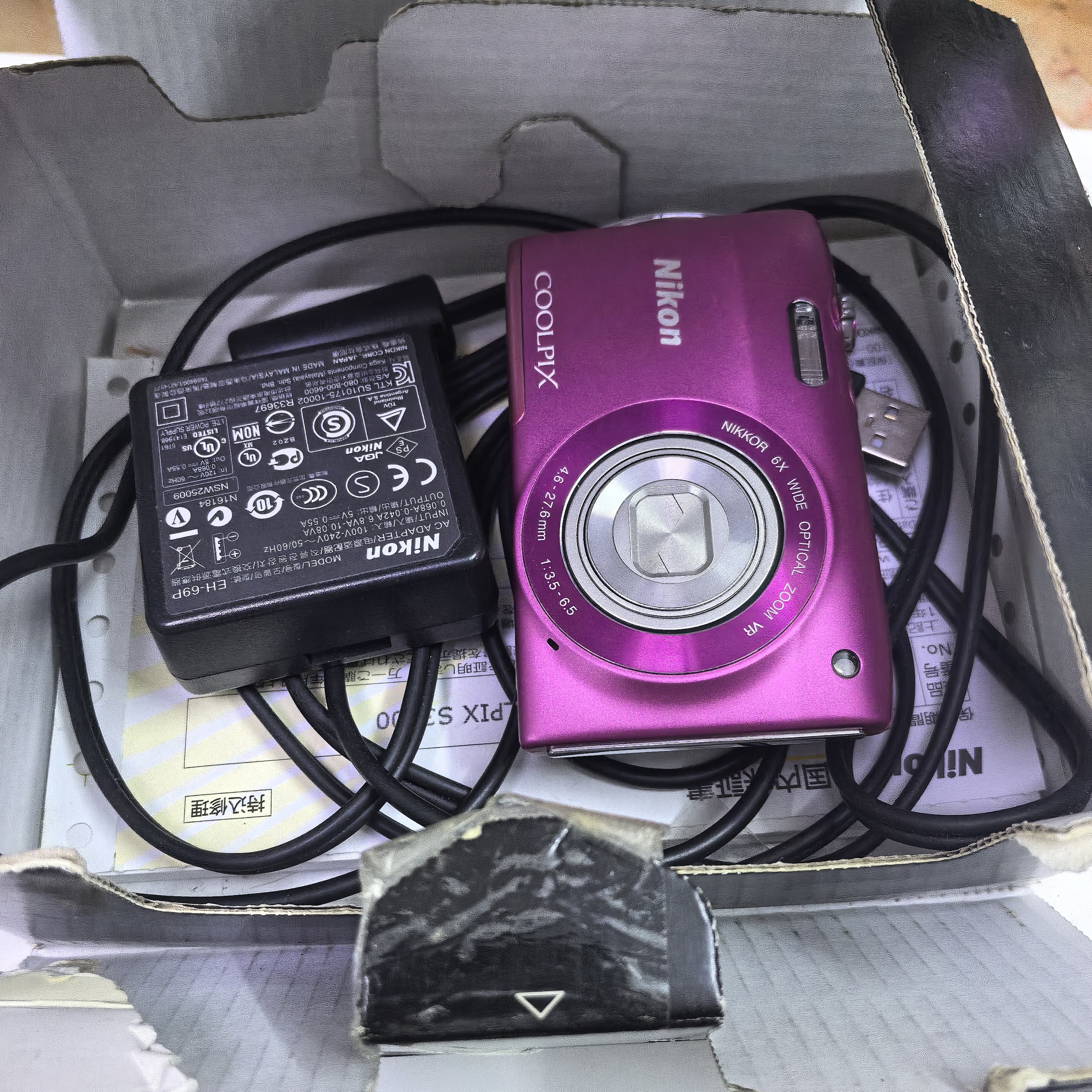 99新 Nikon/尼康 S3300日文，箱说齐全，功能正常No退No换，配件齐全