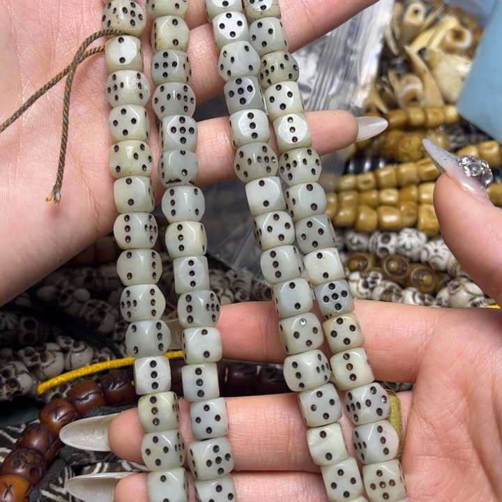 玻璃颈饰3776 牛骨一条