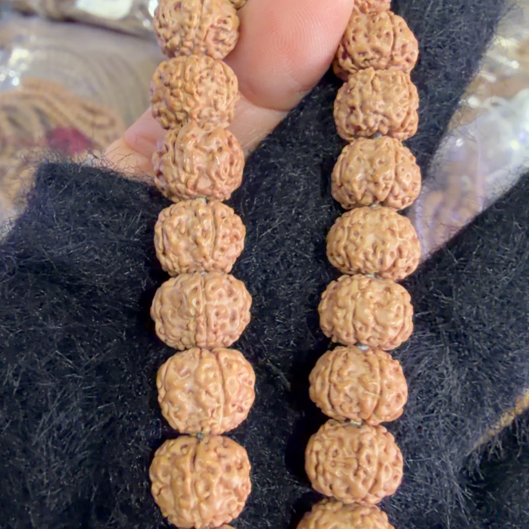 猴头核桃吊坠平细手持