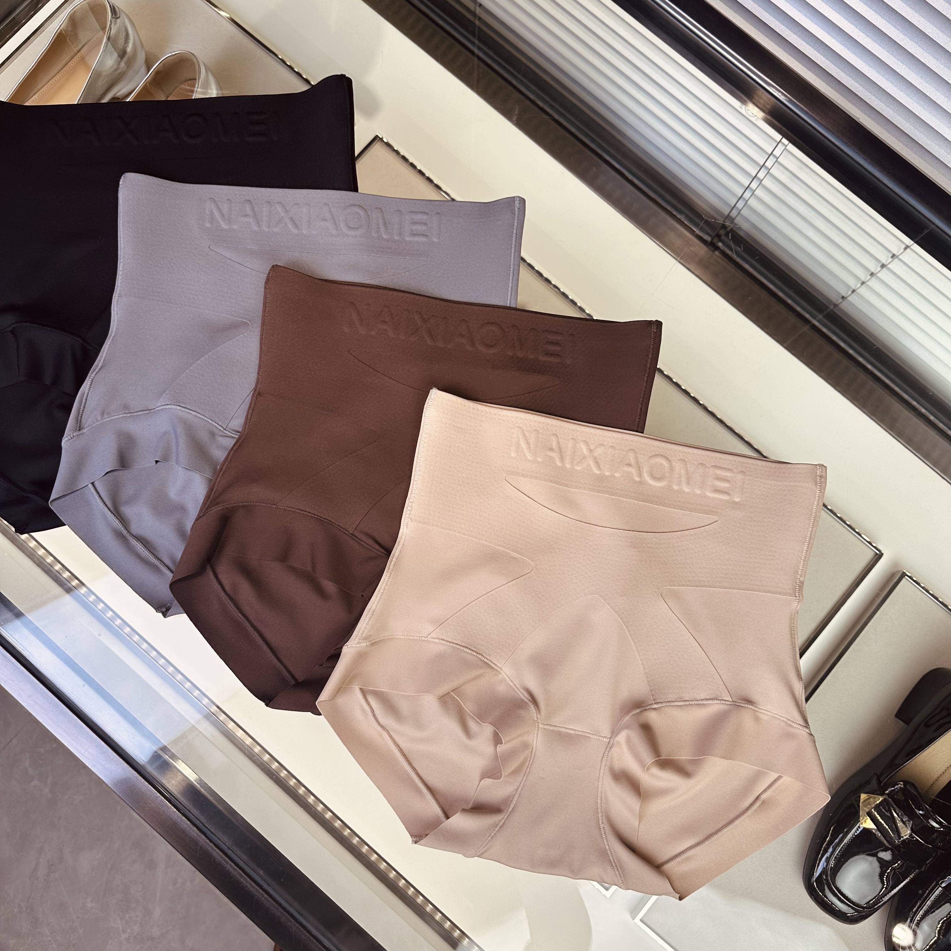 6001（85-160）新款女士无痕隐形塑形收腹提臀内裤高弹三角裤短裤