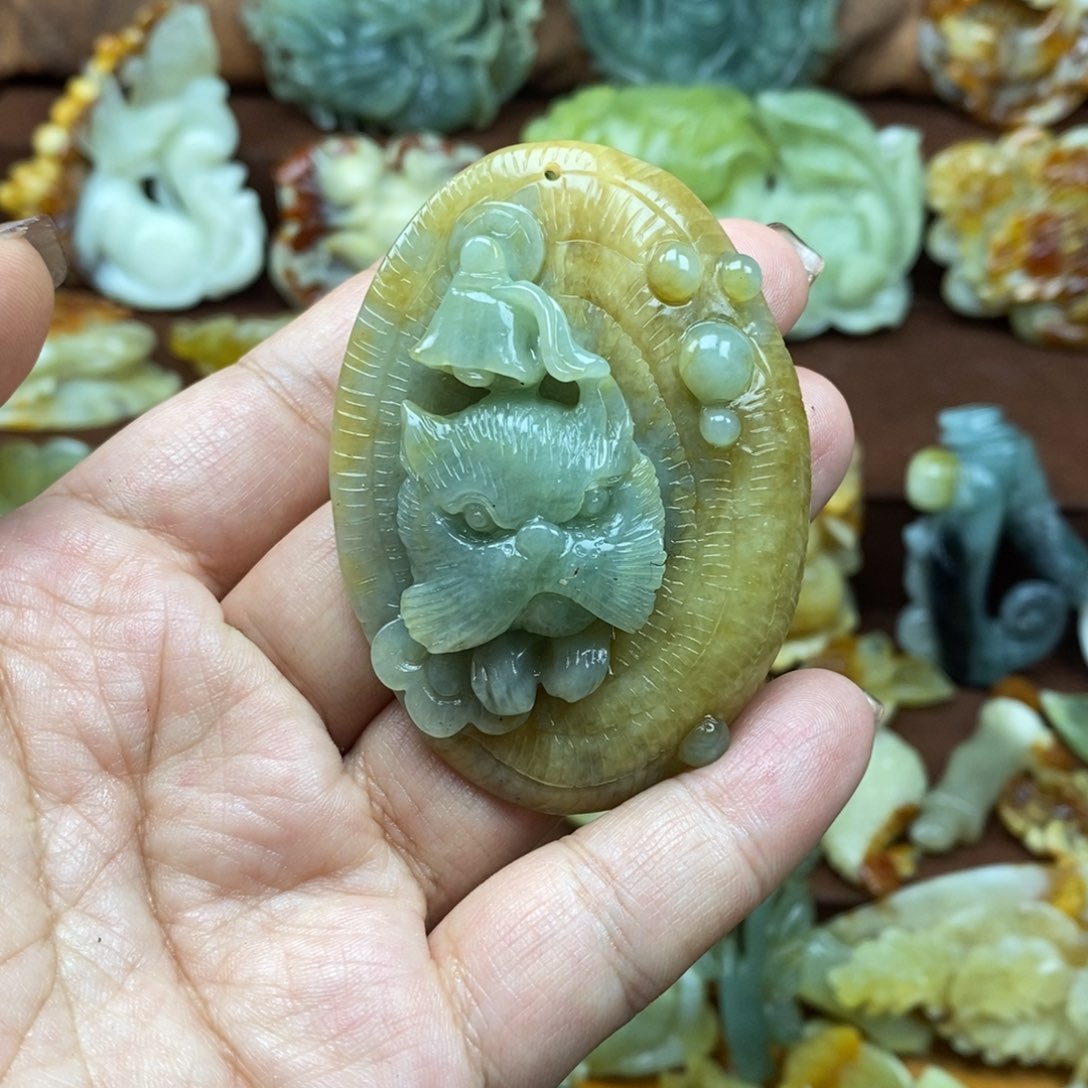 蛇纹石玉未镶嵌颈饰