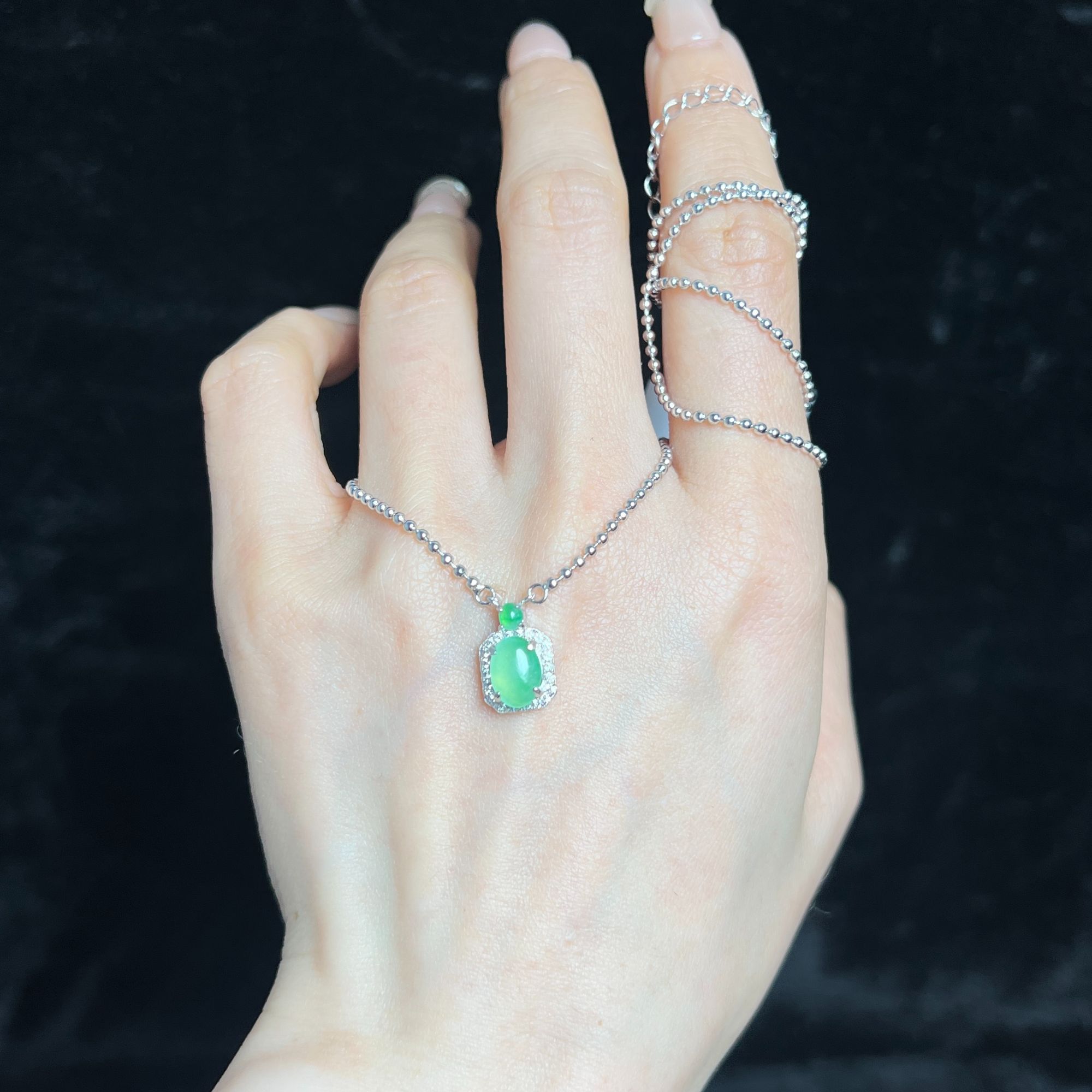 天然缅甸翡翠银镶绿冰吊坠